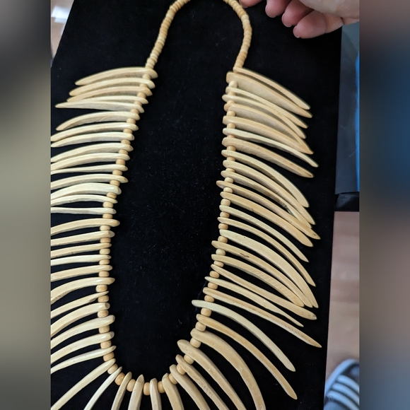 Wood shell necklace - Picture 2 of 4